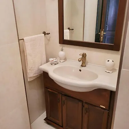 Immaculate 4-bed House In Aurora Villa *