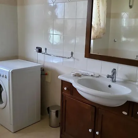 Immaculate 4-bed House In Aurora Villa *