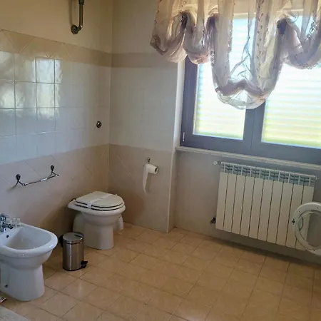Immaculate 4-bed House In Aurora Villa