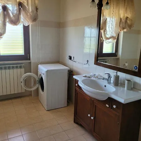Immaculate 4-bed House In Aurora Villa *