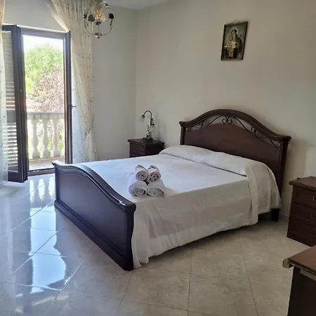 Immaculate 4-bed House In Aurora Villa